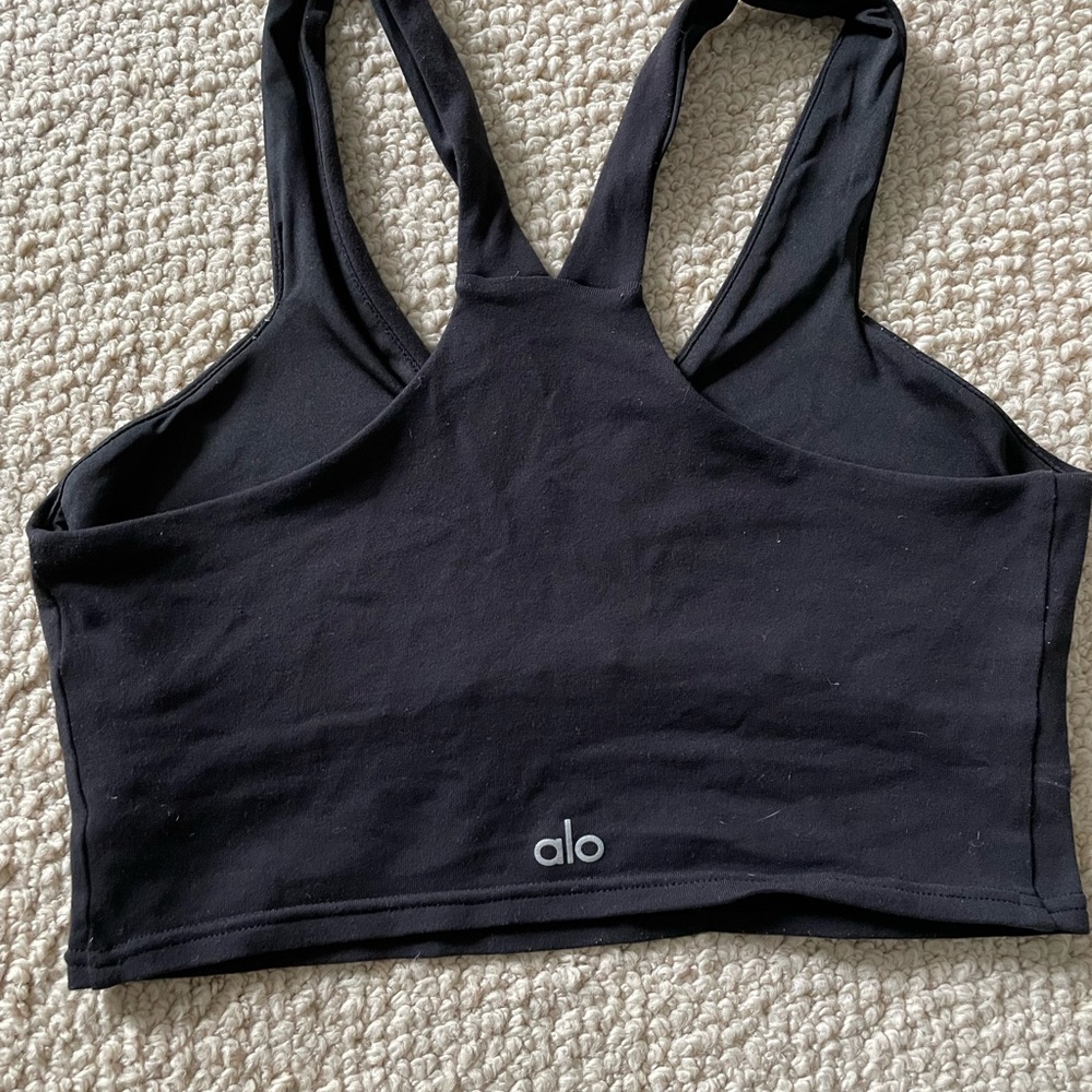 Black sports bra. Alo yoga. Great condition. Size small